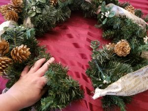 20171126_142246 chandelier wreath