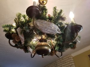 20171126_142406 chandelier wreath