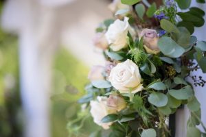 close up photo of white flowers