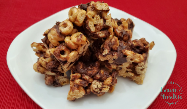 Chocolate Peanut Butter No Bake Cereal Bars Recipe (Quick to Make)