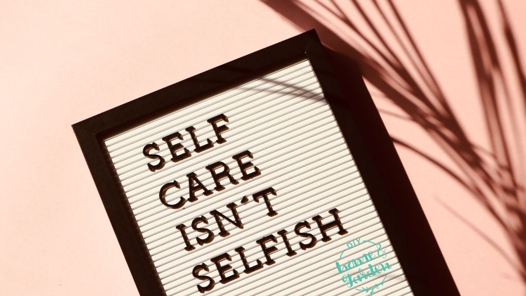 20 Creative Ways to Engage in Self-Care + Why You Should Love Yourself